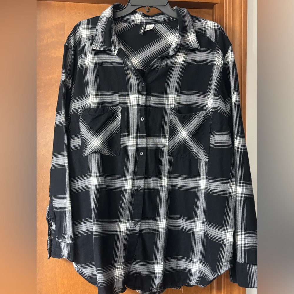 H&M Divided Black and White Checkered Shirt
#MA